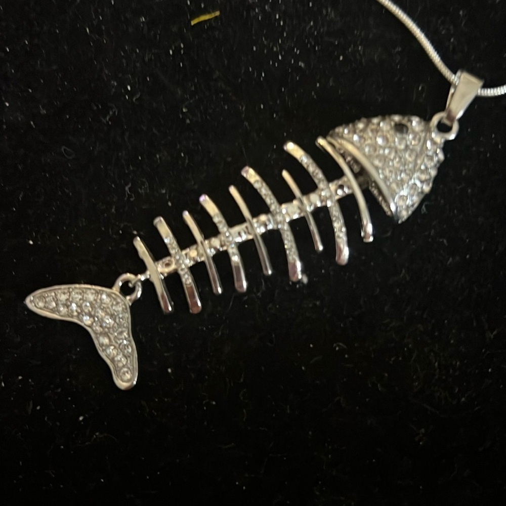 FISH NECKLACE SILVER WITH CRYSTALS ON A STERLING SILVER 20” SNAKE CHANE